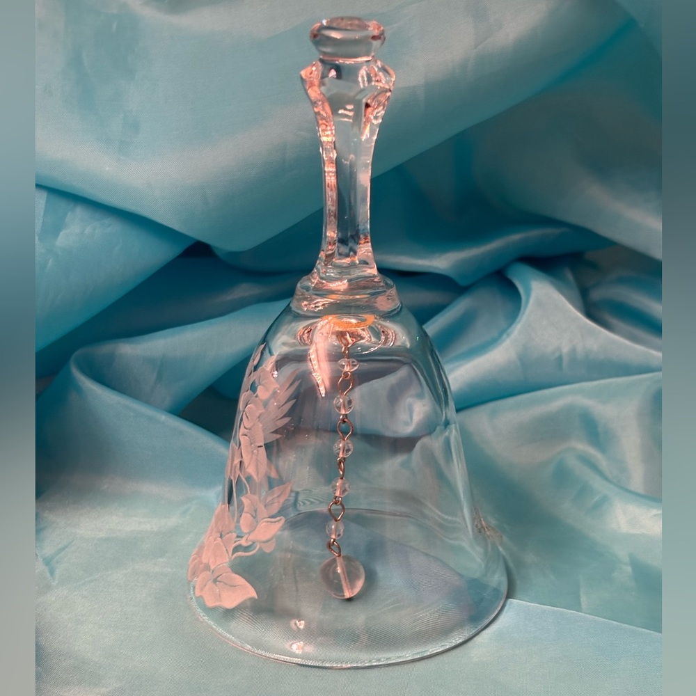 Vintage Avon 24% Full Lead Crystal Dinner Bell with Hummingbird and Flowers - Picture 3 of 13